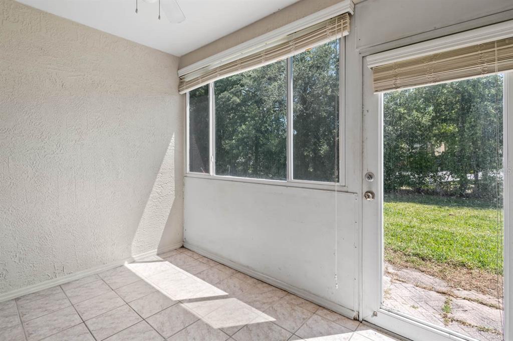 273 Countryside Key Boulevard Oldsmar, FL 34677 - Photo 23 of 32 a view of an empty room and window