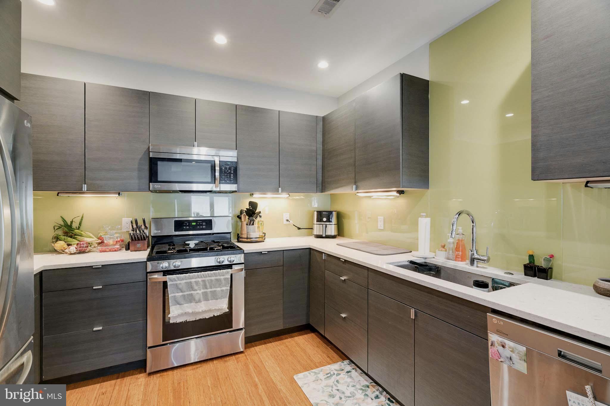 1637 Carpenter Street Philadelphia, PA 19146 - Photo 18 of 44 Unit 2: Kitchen