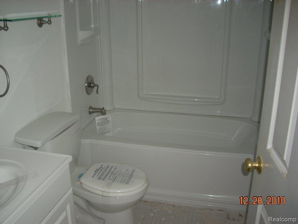 45812 Spagnuolo Road Macomb, MI 48044 - Photo 10 of 15 45812-SPAGNAULO 011
