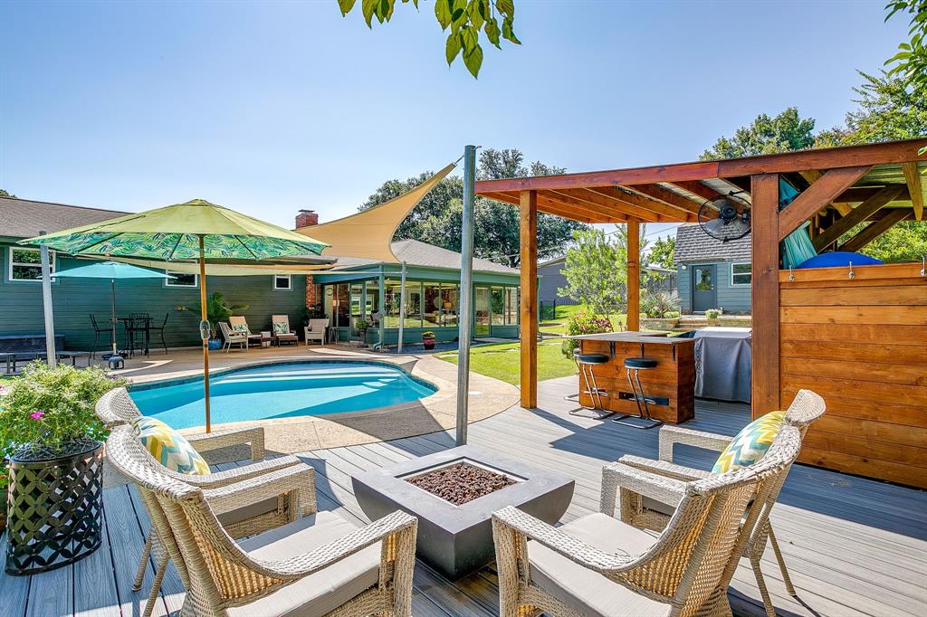 1816 Granada Road Fort Worth, TX 76116 - Photo 36 of 40 a view of a patio with chairs and tables