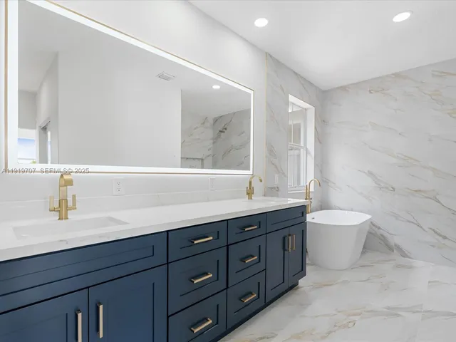 $799,000 | 6758 Lake Nona Place, Lake Worth, FL 33463