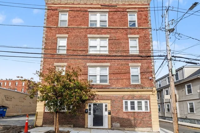 $1,950 | 29 Palmer Street, Unit 2, Salem, MA 01970