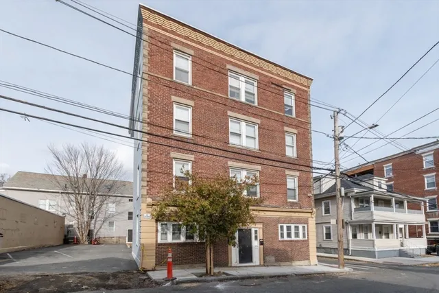 $1,950 | 29 Palmer Street, Unit 2, Salem, MA 01970
