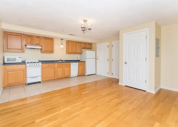 $399,900 | 10 Middle St Court, Unit 7, Waltham, MA 02451