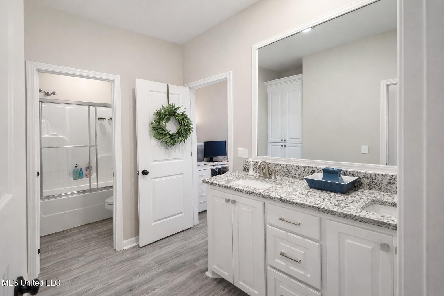 112 Serenity Lane Pearl, MS 39208 - Photo 10 of 21 Bathroom 1