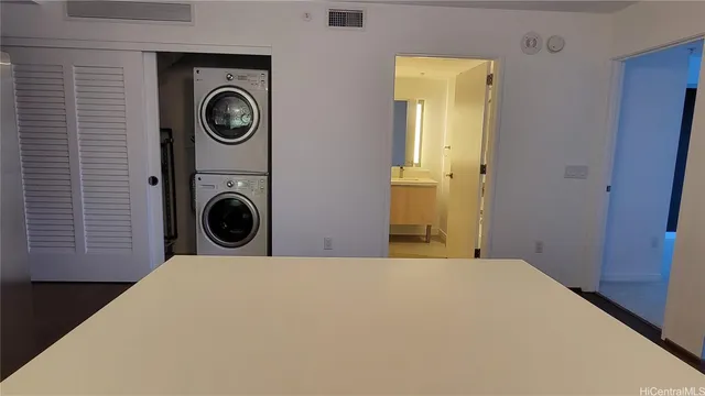 $3,400 | 888 Kapiolani Boulevard, Unit 3312, Honolulu, HI 96813