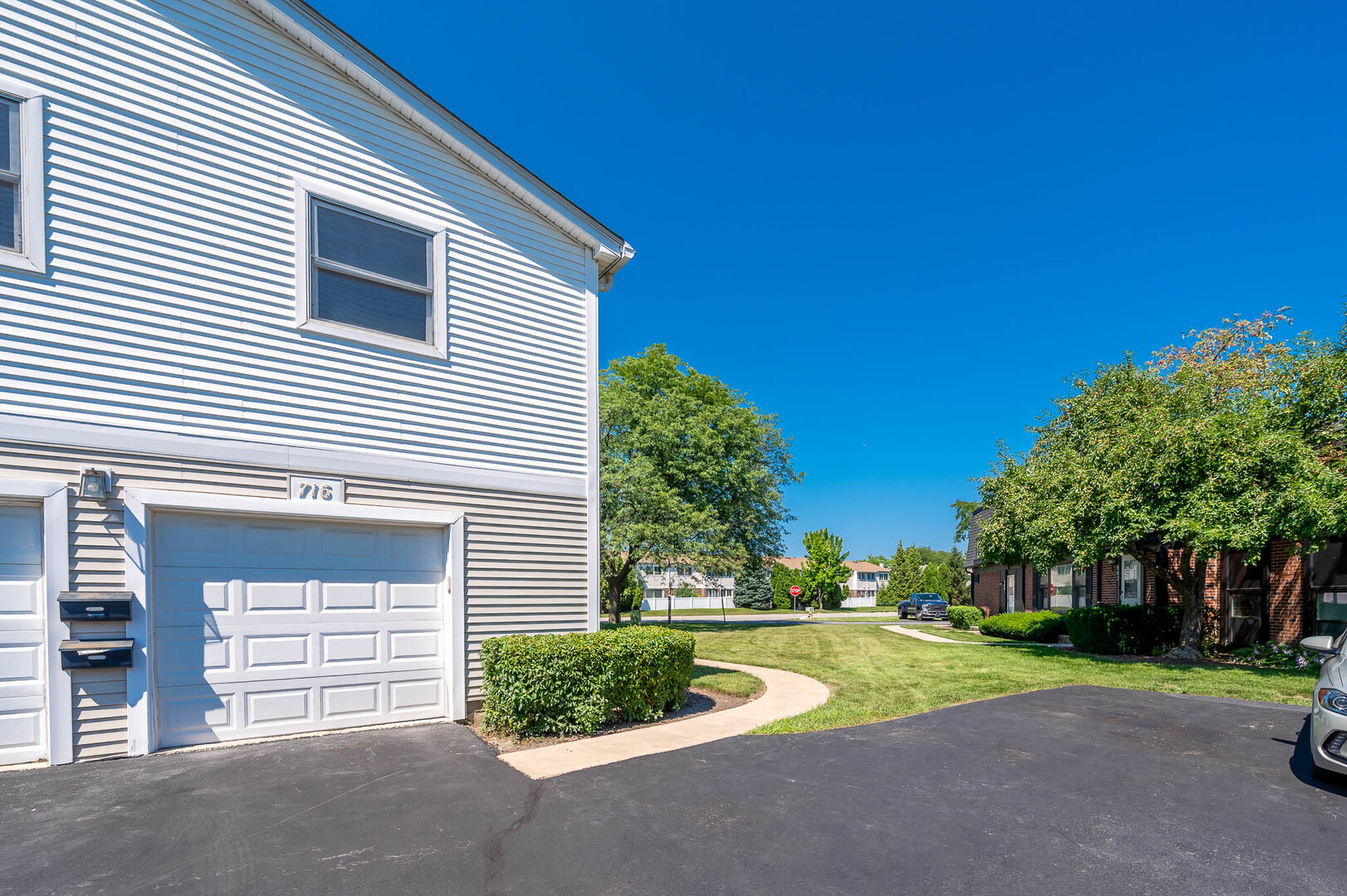 716 Inverrary Lane, Unit D Deerfield, IL 60015 - Photo 11 of 11 a view of outdoor space and yard