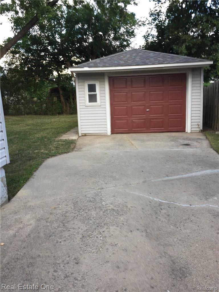 6852 Harrison Road Garden City, MI 48135 - Photo 15 of 16 Garage