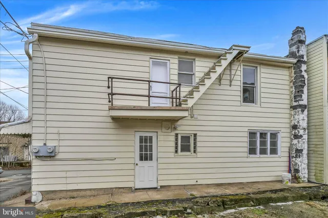 a view of a white house