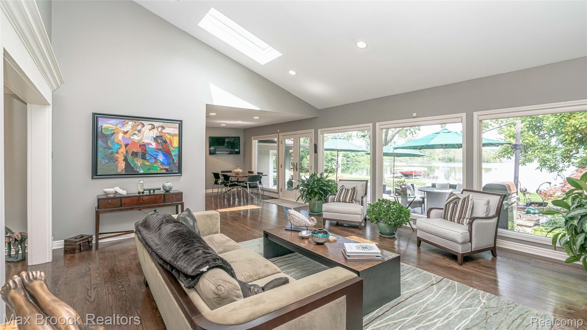 4431 Dow Ridge Road West Bloomfield, MI 48324 - Photo 15 of 52 Family Room overlooking the kitchen & lake