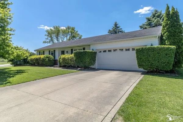 $255,000 | 1955 Brookton Drive, Temperance, MI 48182