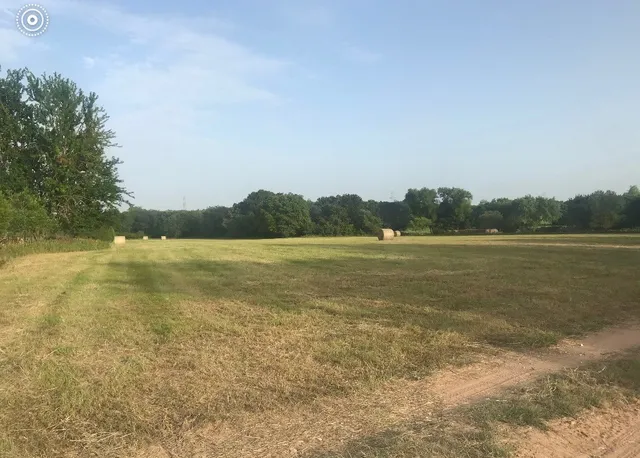 a view of a tennis court