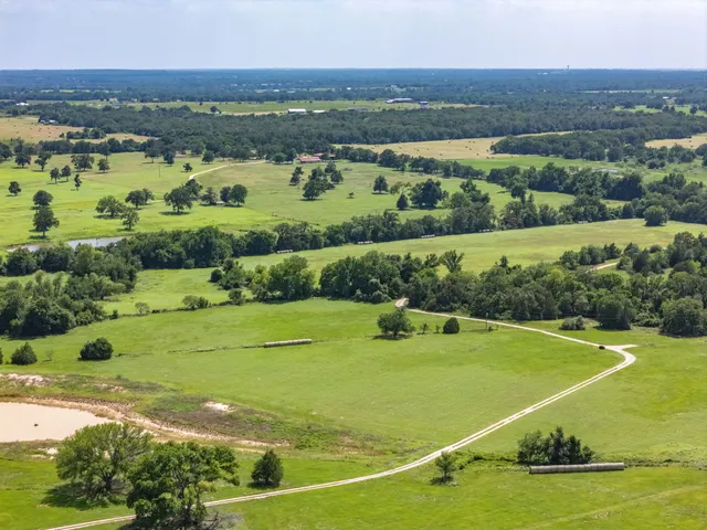 a view of a tennis court