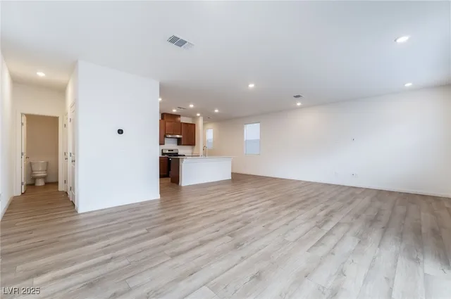 $2,400 | 9092 Nostrand Avenue, Las Vegas, NV 89148