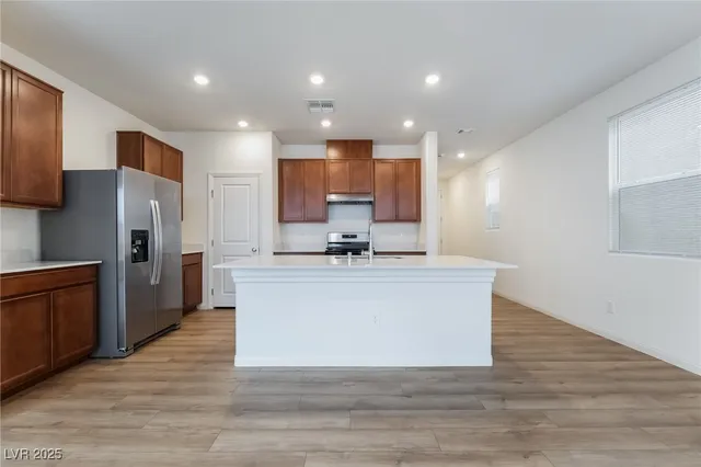 $2,400 | 9092 Nostrand Avenue, Las Vegas, NV 89148