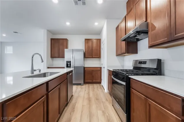 $2,400 | 9092 Nostrand Avenue, Las Vegas, NV 89148