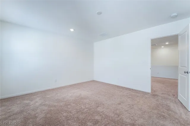 $2,400 | 9092 Nostrand Avenue, Las Vegas, NV 89148