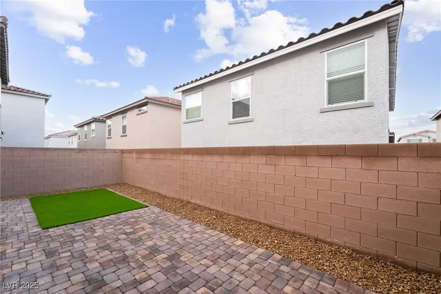 $2,400 | 9092 Nostrand Avenue, Las Vegas, NV 89148