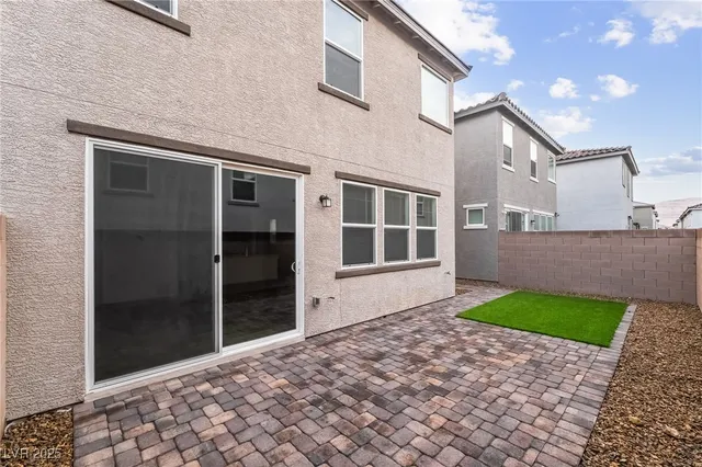 $2,400 | 9092 Nostrand Avenue, Las Vegas, NV 89148