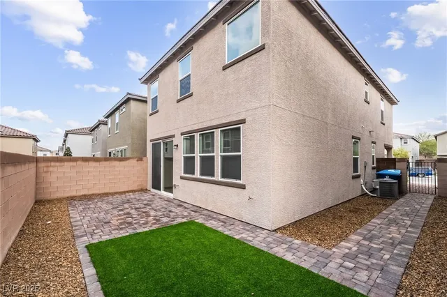 $2,400 | 9092 Nostrand Avenue, Las Vegas, NV 89148