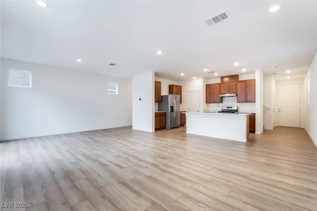 $2,400 | 9092 Nostrand Avenue, Las Vegas, NV 89148