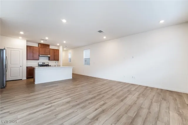 $2,400 | 9092 Nostrand Avenue, Las Vegas, NV 89148