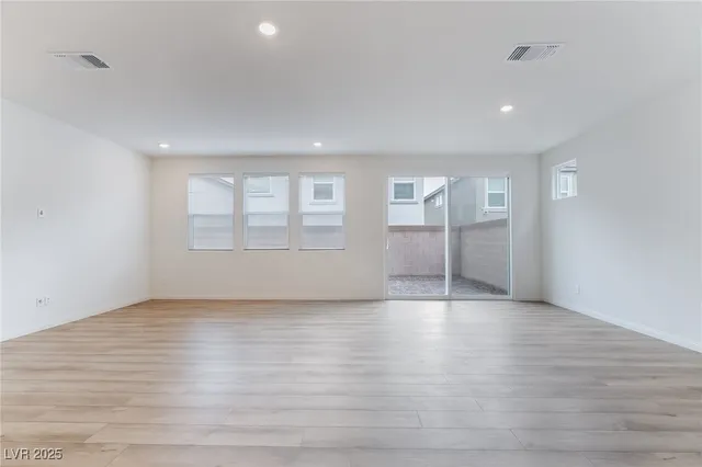 $2,400 | 9092 Nostrand Avenue, Las Vegas, NV 89148