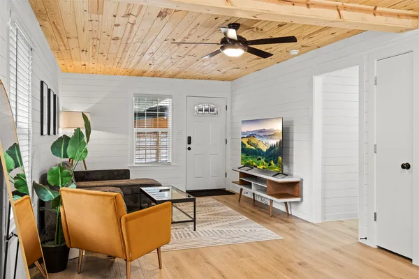 $3,295 | 3002 Brinwood Avenue, Austin, TX 78704