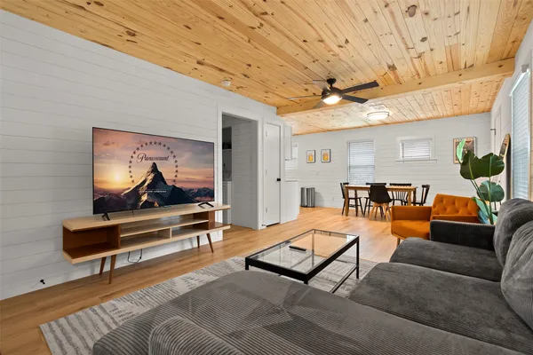 $3,295 | 3002 Brinwood Avenue, Austin, TX 78704