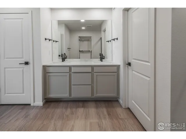 a view of an empty walk in closet