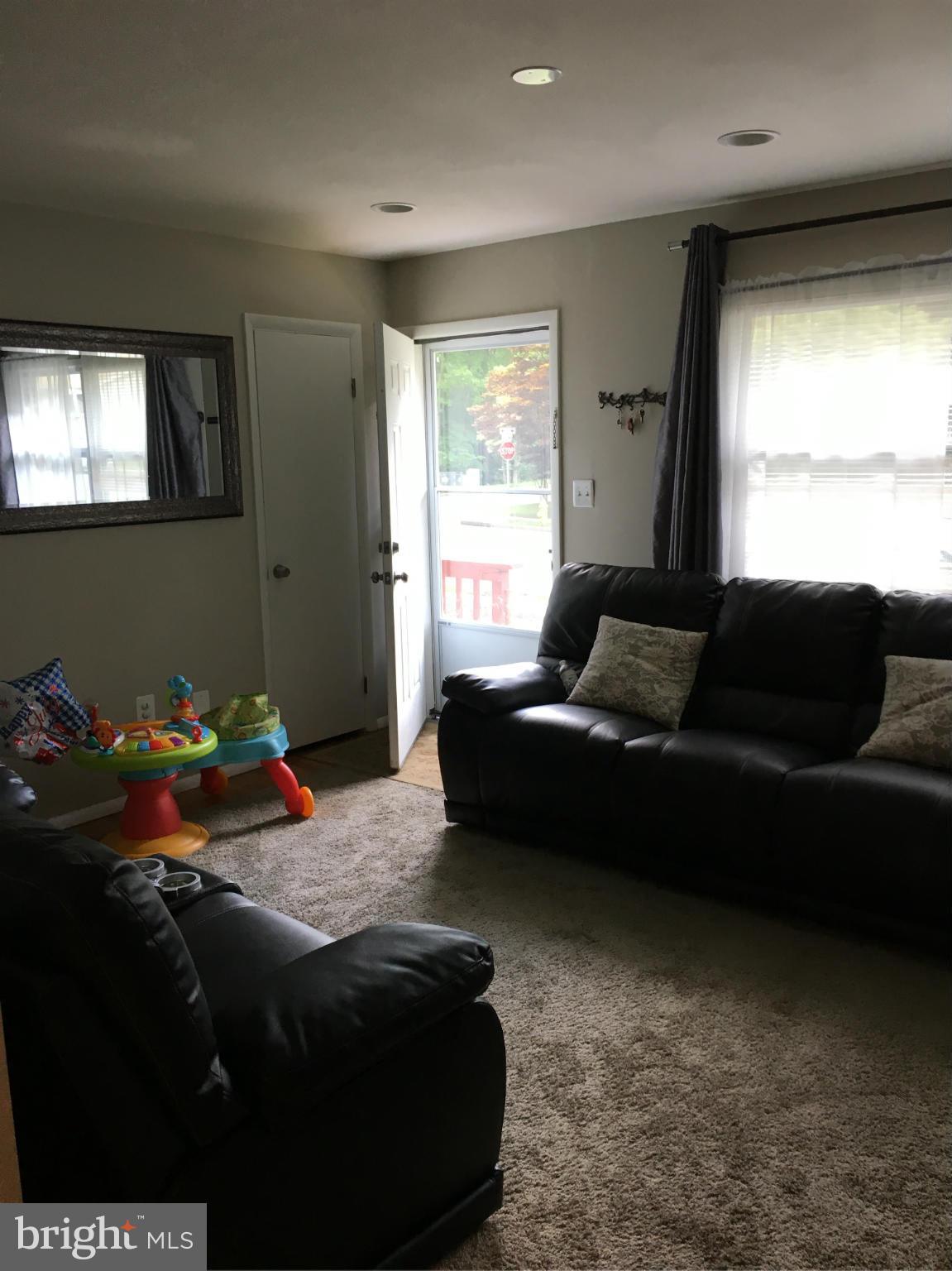 4353 Granby Road Woodbridge, VA 22193 - Photo 2 of 10 Family Room