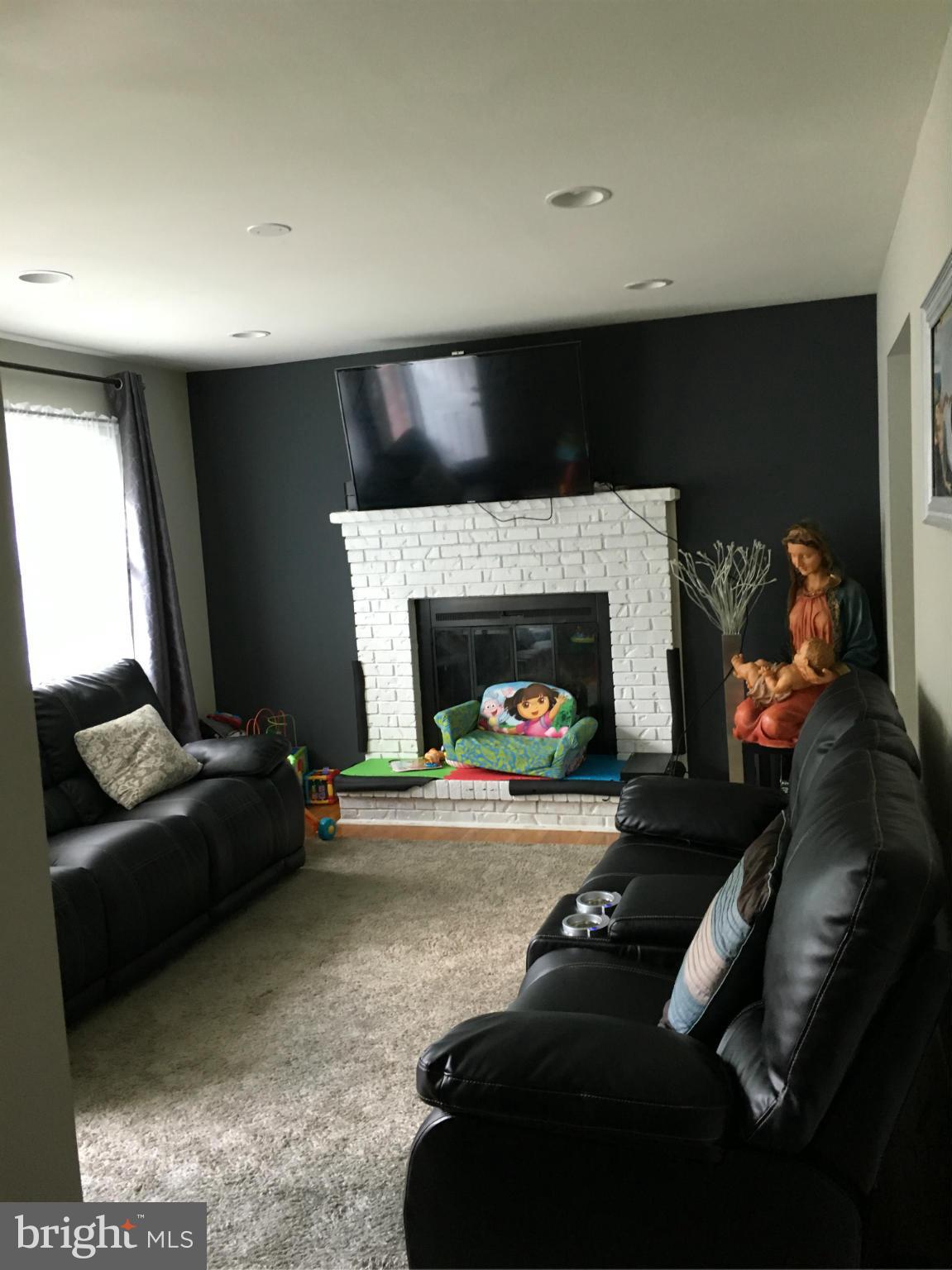 4353 Granby Road Woodbridge, VA 22193 - Photo 9 of 10 Family Room