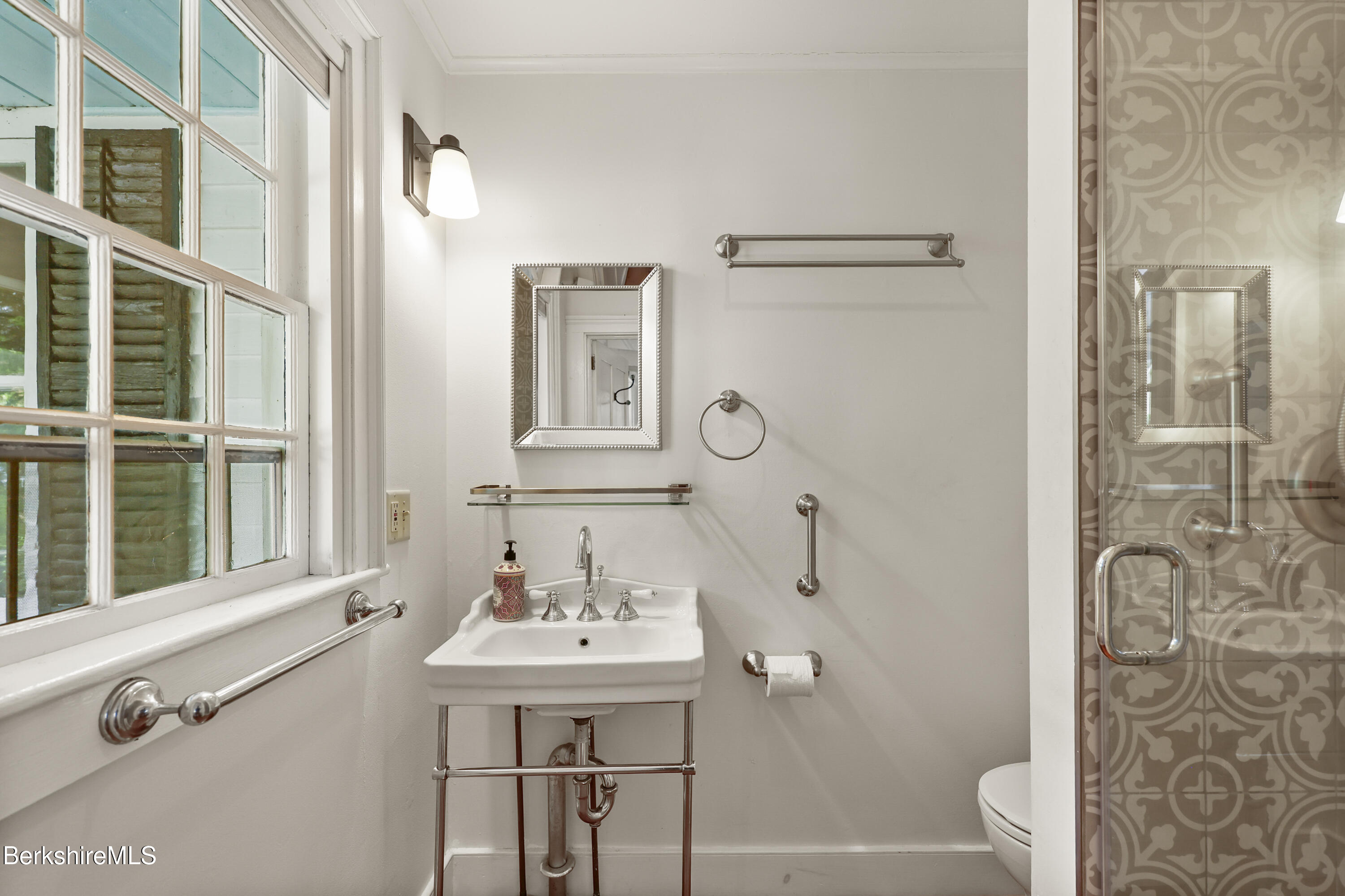 4 Stockbridge Road West Stockbridge, MA 01266 - Photo 63 of 123 1st floor En-Suite