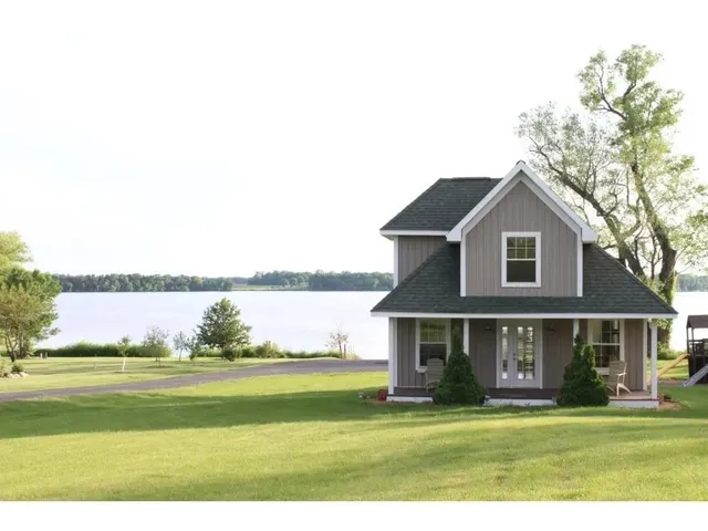 $860,000 | 46422 Cape Horn Road, Cleveland, MN 56017