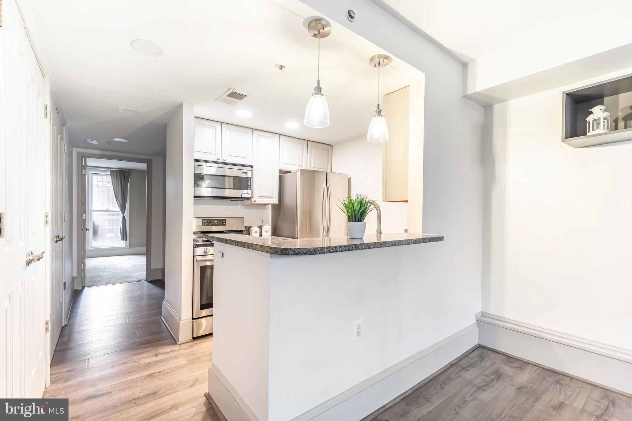 20 Logan Circle Northwest, Unit LL3 Washington, DC 20005 - Photo 8 of 15 Breakfast bar with pendant lighting
