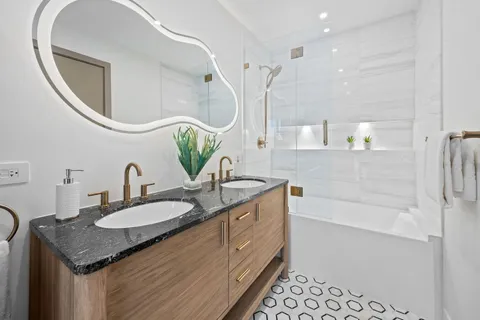 $1,995,000 | 2370 Northeast 195th Street, Miami, FL 33180