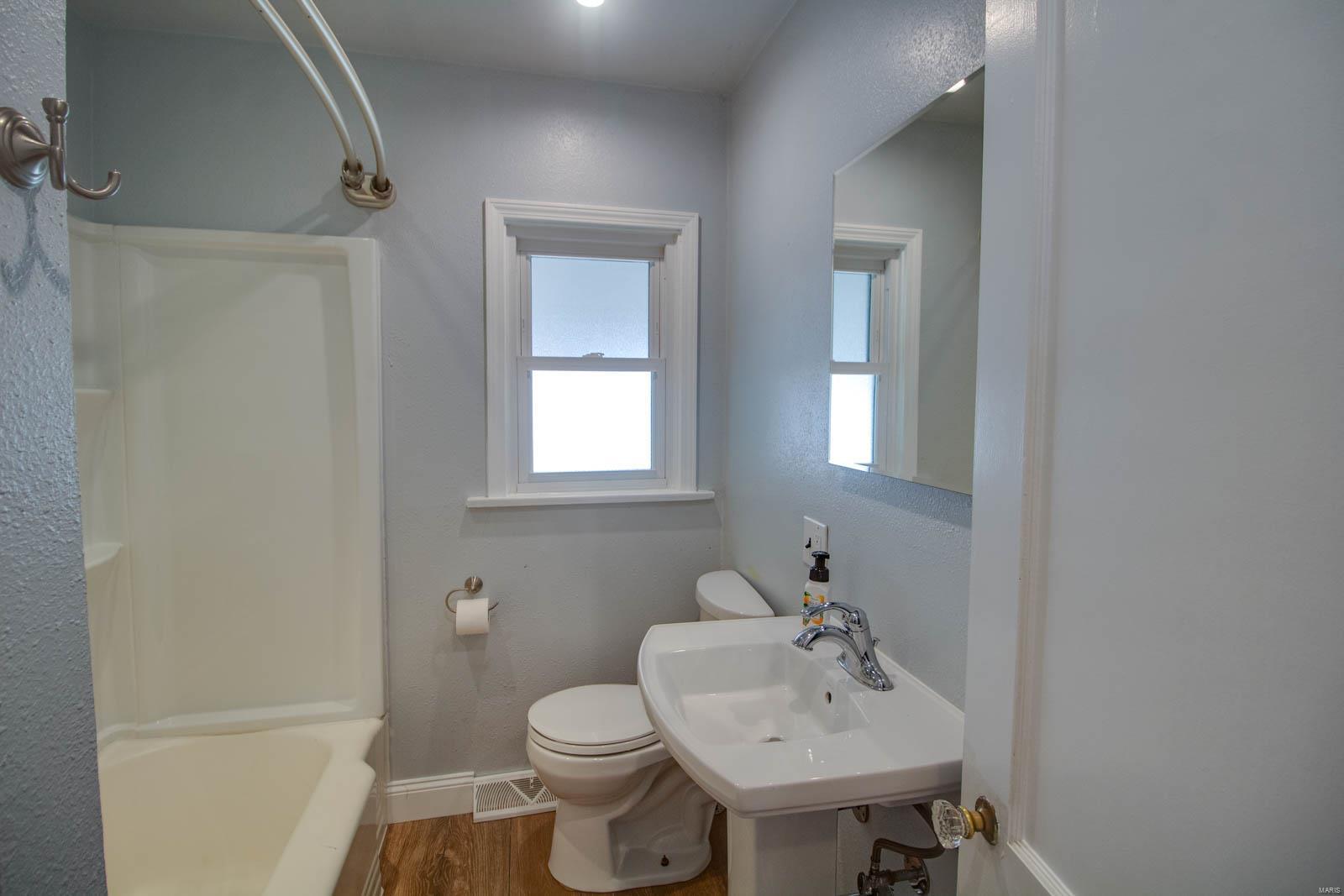 508 Milton Road Alton, IL 62002 - Photo 11 of 29 Gallery Image 11