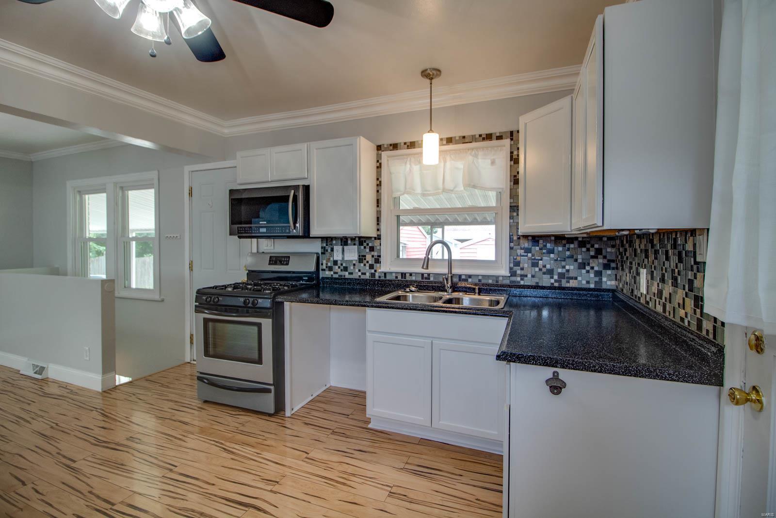 508 Milton Road Alton, IL 62002 - Photo 9 of 29 Gallery Image 9
