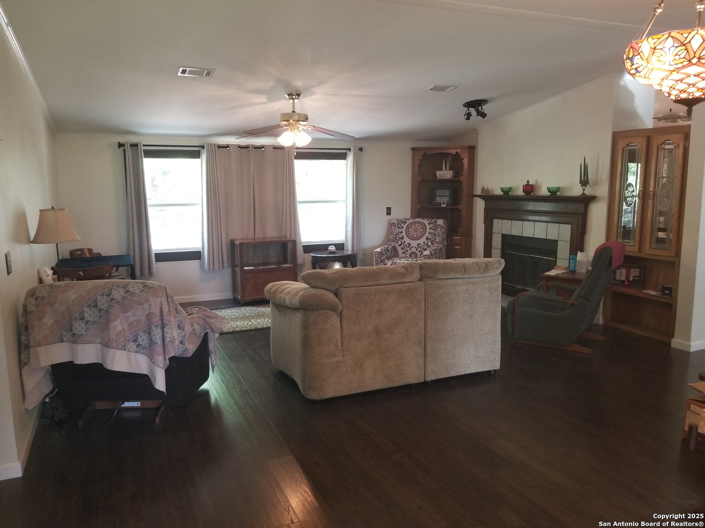 177 Laurel Ridge Drive Lakehills, TX 78063 - Photo 24 of 51 a living room with furniture and a chandelier