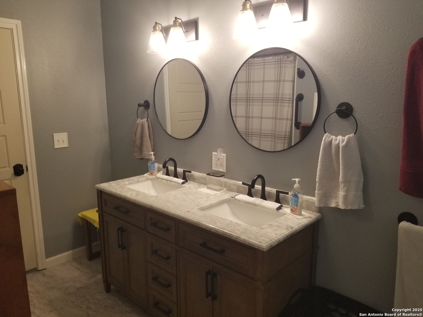 177 Laurel Ridge Drive Lakehills, TX 78063 - Photo 30 of 51 a bathroom with a sink and a mirror