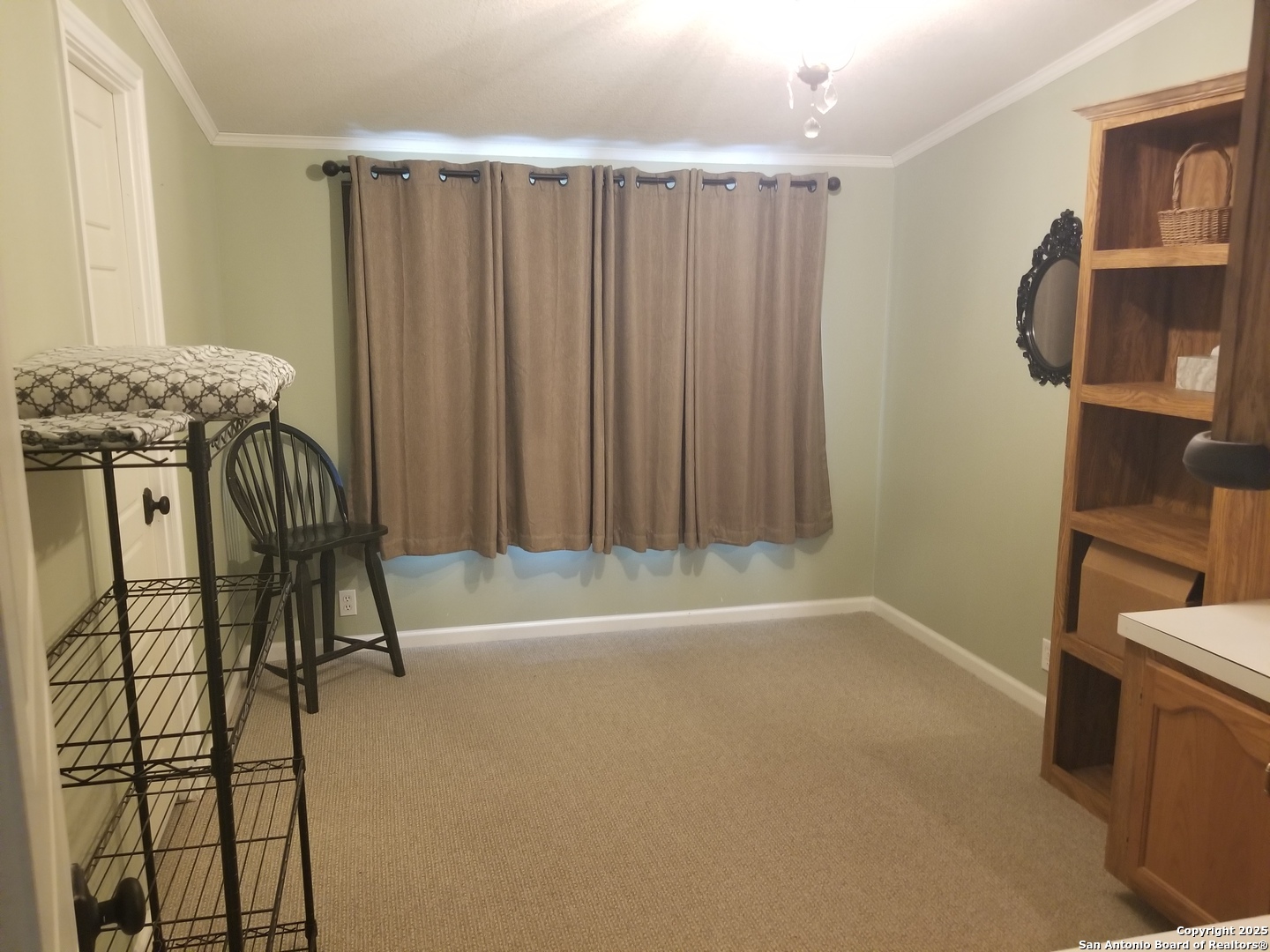 177 Laurel Ridge Drive Lakehills, TX 78063 - Photo 32 of 51 a view of a room with gym equipment