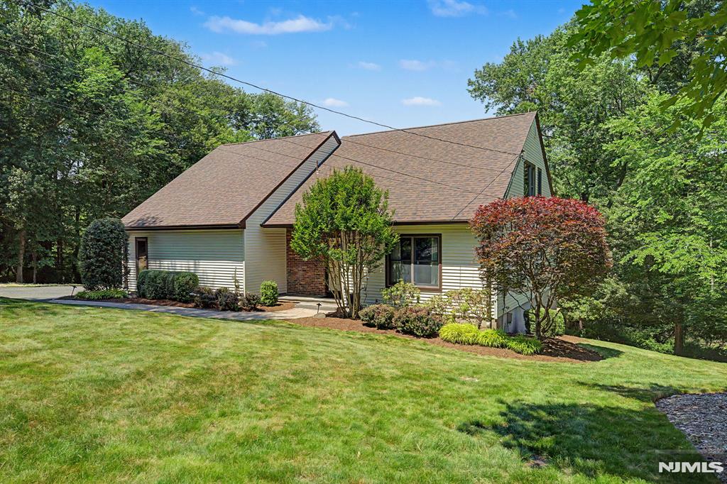 829 Ramapo Valley Road Oakland, NJ 07436 - Photo 1 of 50