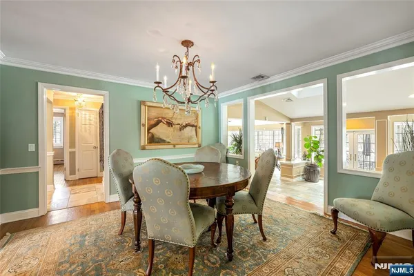 a view of entryway with livingroom