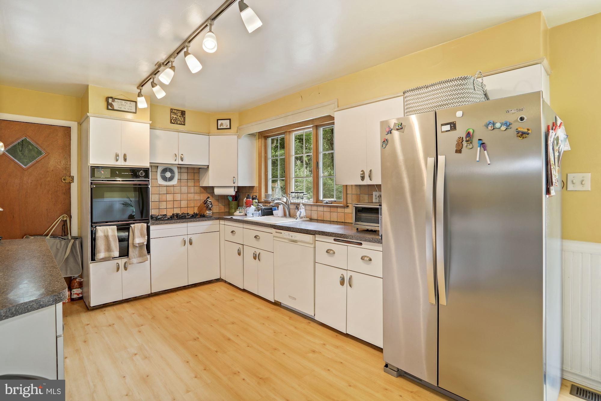 26 Parkview Road Cheltenham, PA 19012 - Photo 11 of 39 Kitchen