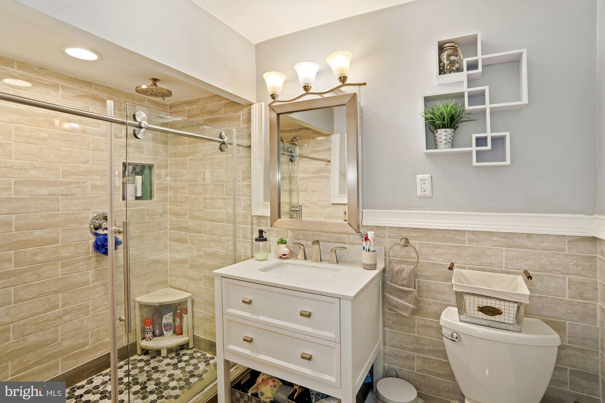 26 Parkview Road Cheltenham, PA 19012 - Photo 22 of 39 Primary Bathroom