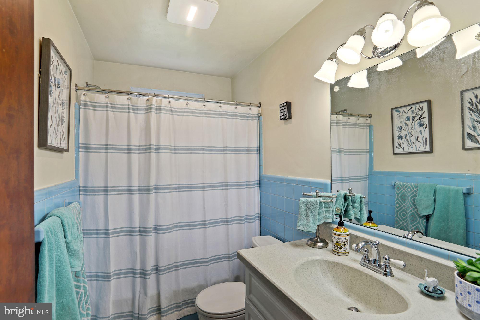 26 Parkview Road Cheltenham, PA 19012 - Photo 26 of 39 2nd Full Bathroom
