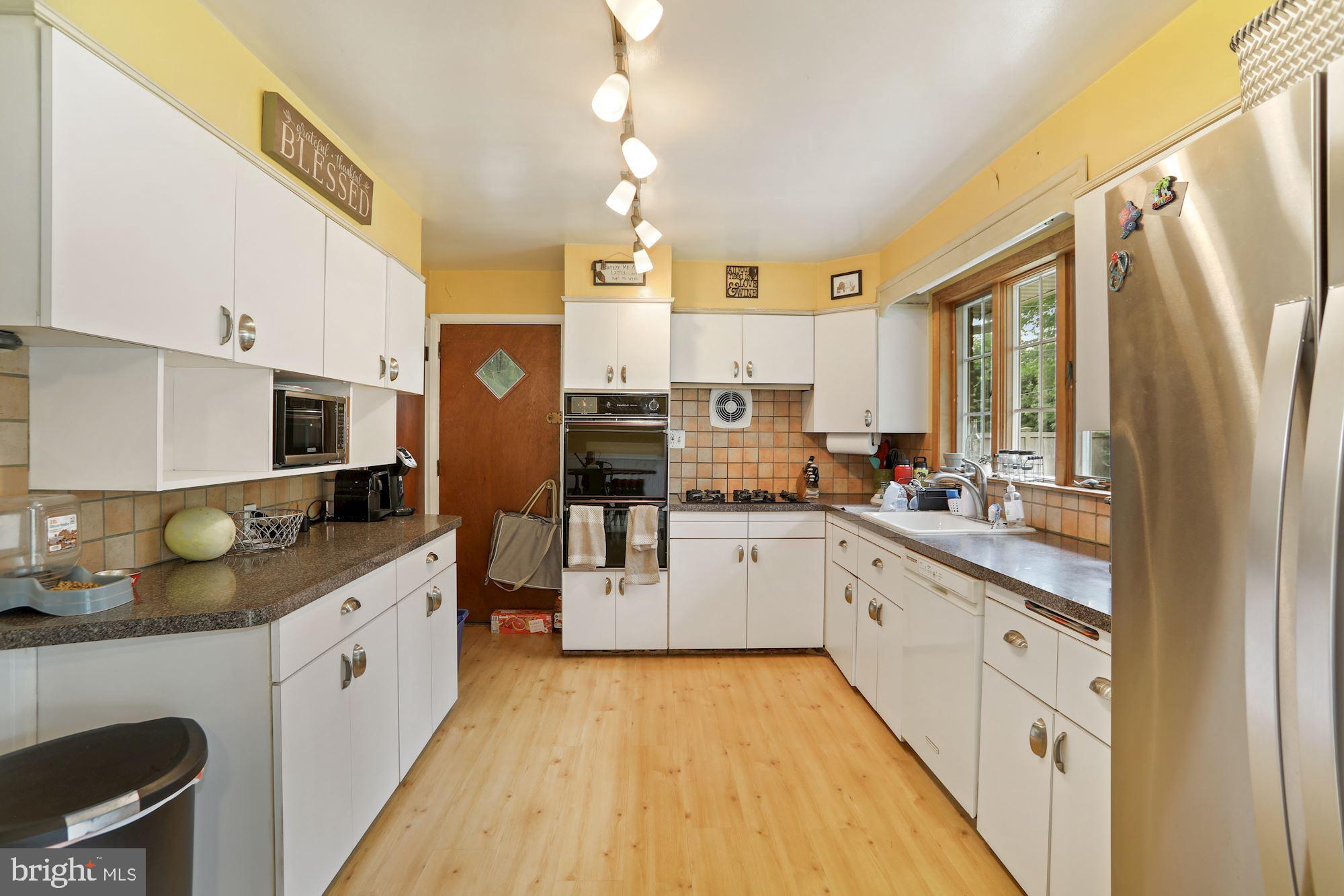 26 Parkview Road Cheltenham, PA 19012 - Photo 10 of 39 Kitchen