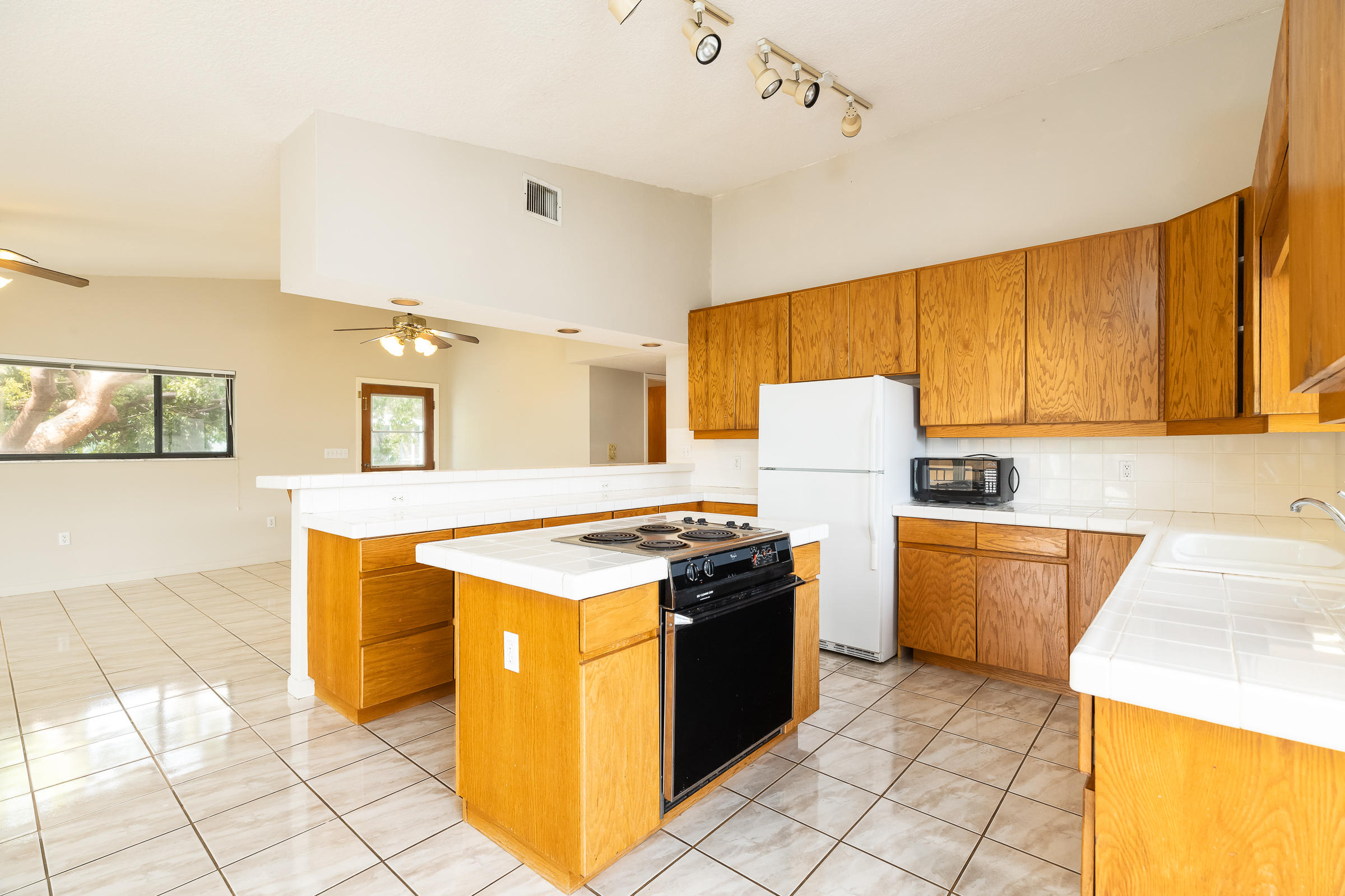 65 Snapper Avenue Key Largo, FL 33037 - Photo 12 of 39 Open for entertaining