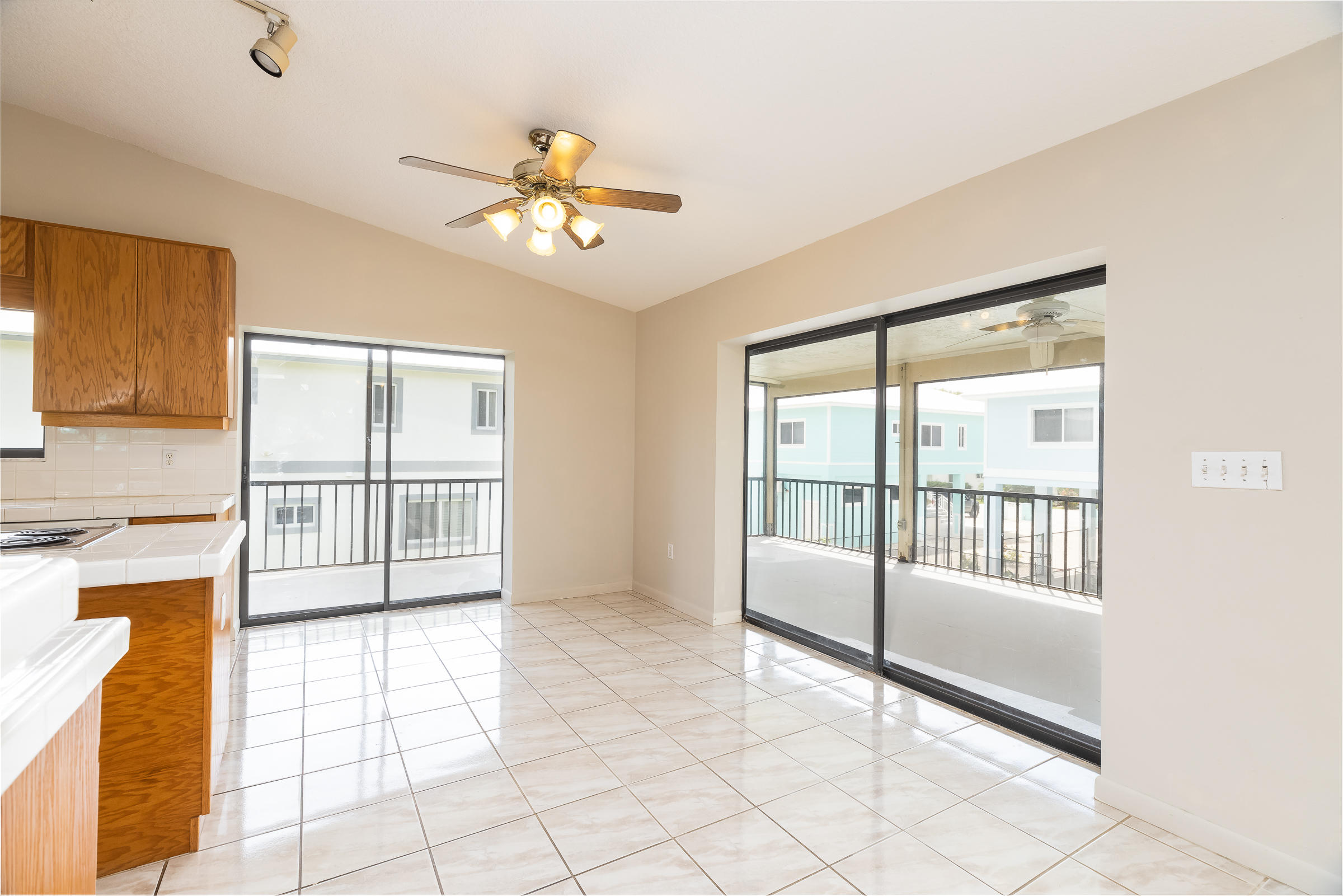 65 Snapper Avenue Key Largo, FL 33037 - Photo 13 of 39 Dining room