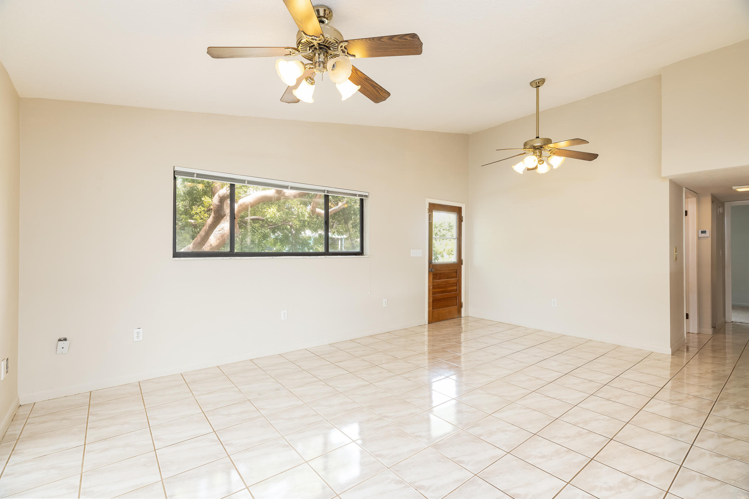 65 Snapper Avenue Key Largo, FL 33037 - Photo 15 of 39 Living